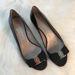 Salvadore Farragamo | Vara Bow Black Kitten Heal